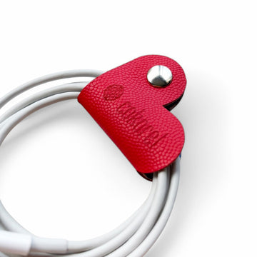 PORTA CABLES CORAZÓN ROJO